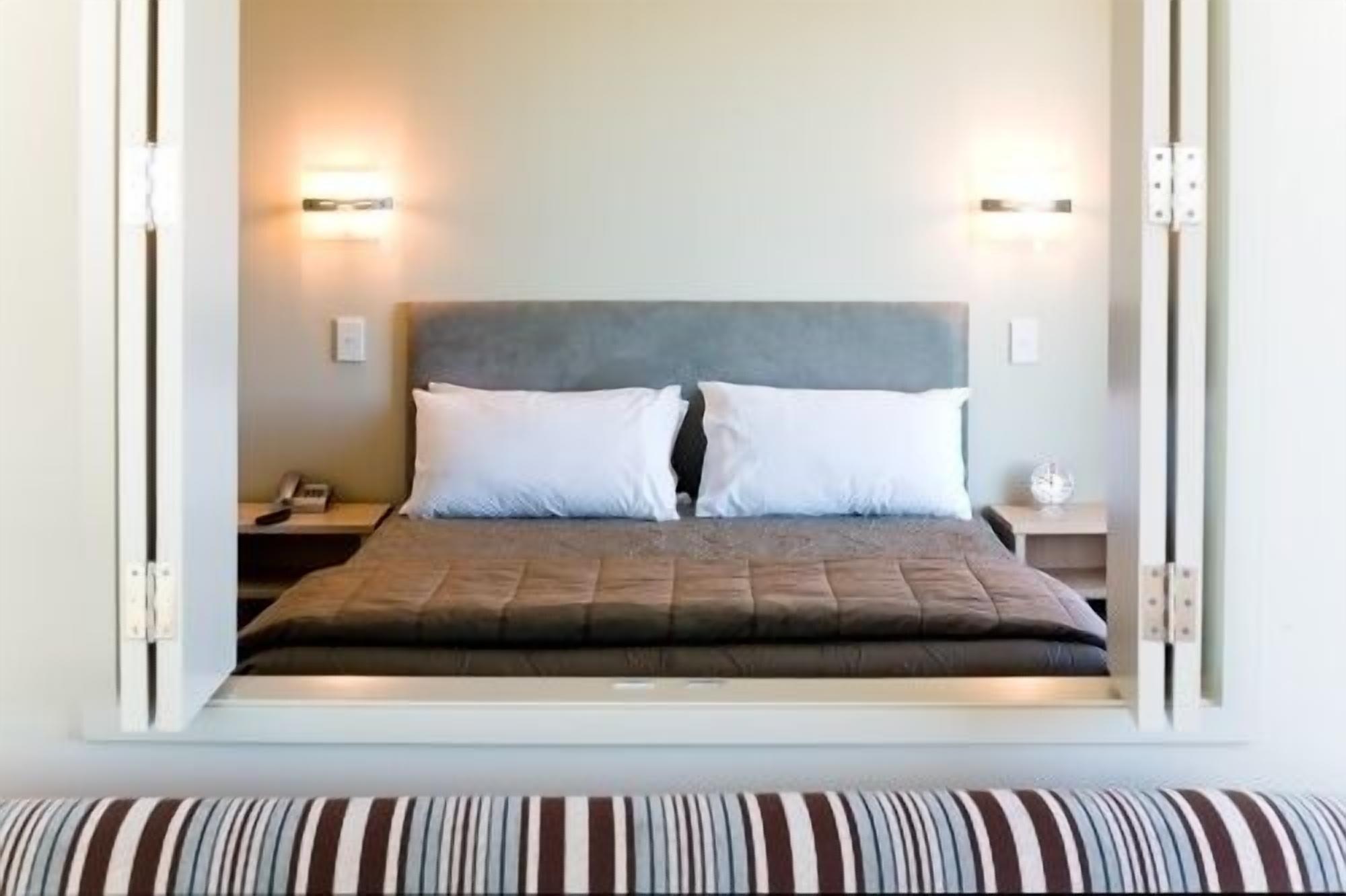 The Crown Hotel Napier Extérieur photo