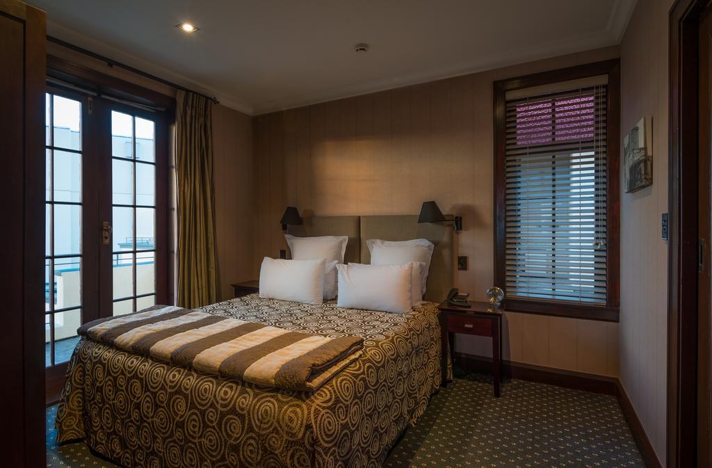 The Crown Hotel Napier Extérieur photo